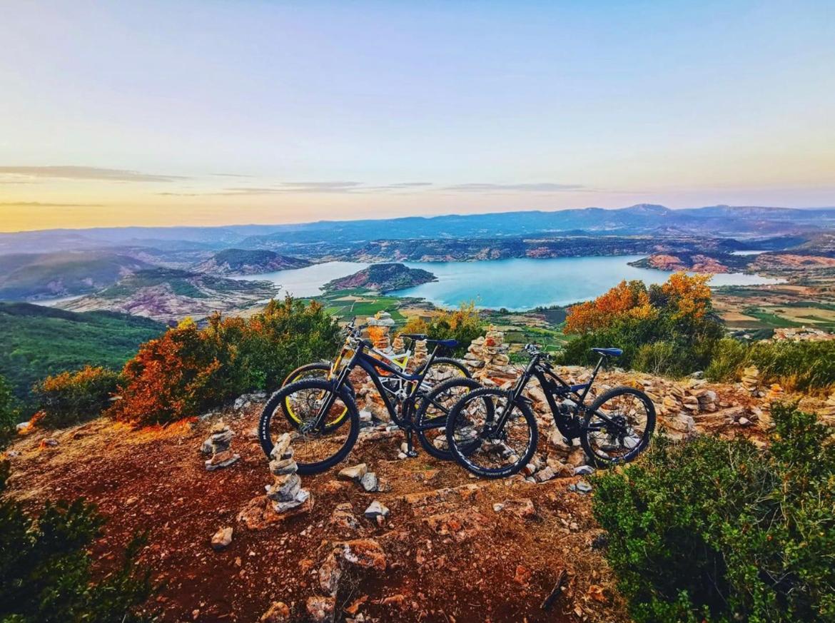 bungalow les ruffes du salagou Clermont-lʼHérault Bagian luar foto